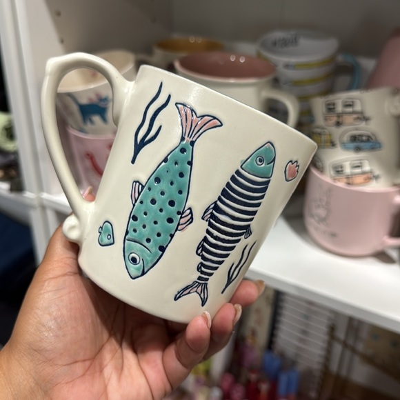 New Finn And Fish Textured Mug - Picture 3 of 3